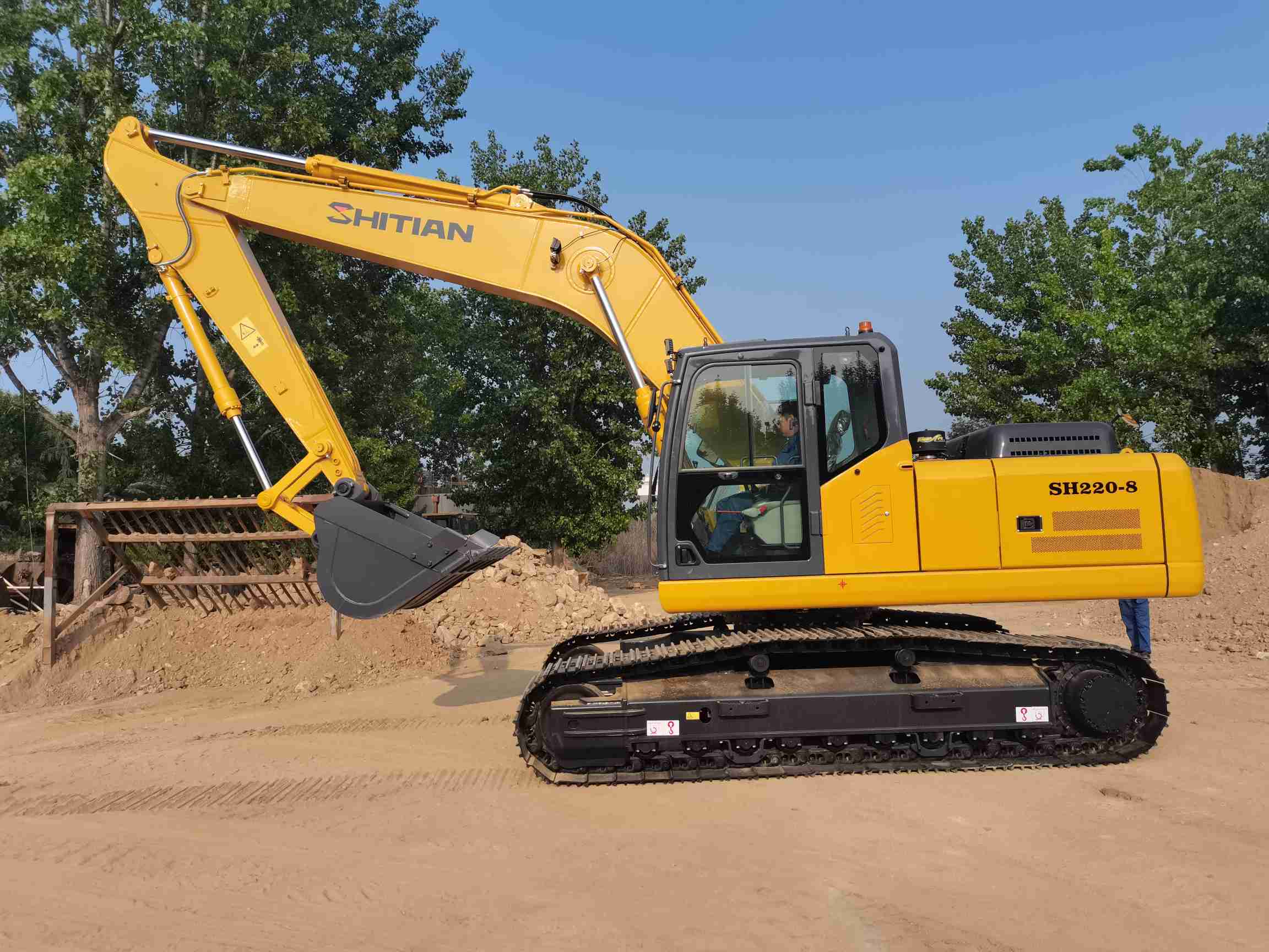22 T Medium-Sized Crawler Excavator